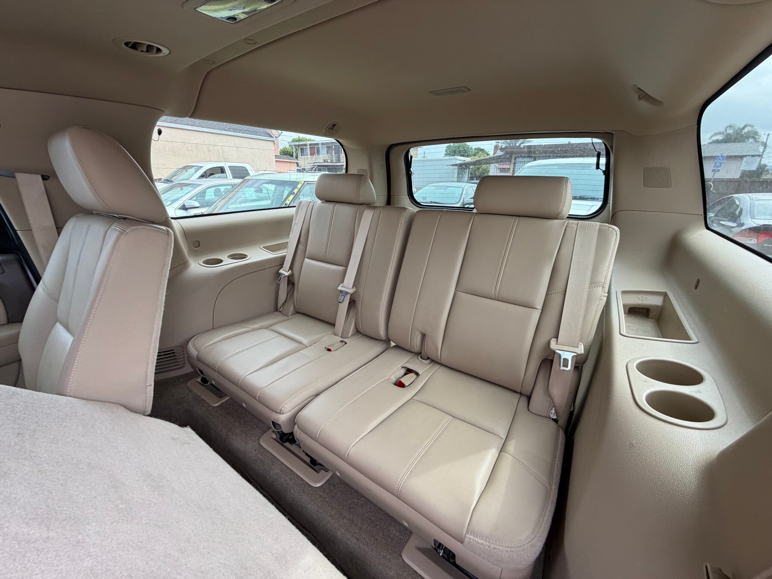 2014 Chevrolet Suburban LT thumbnail 6