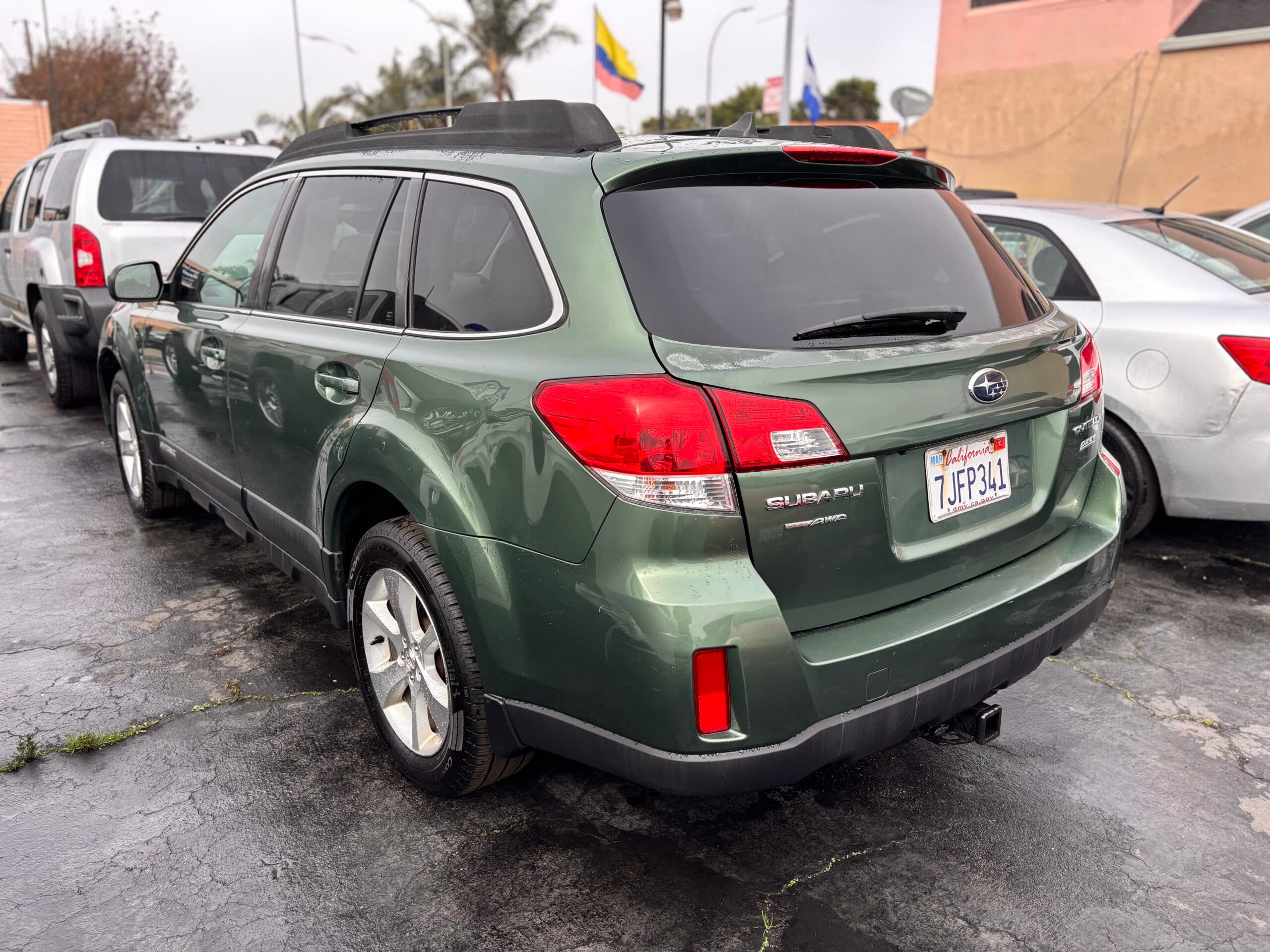 2013 Subaru Outback LIMITED thumbnail 3
