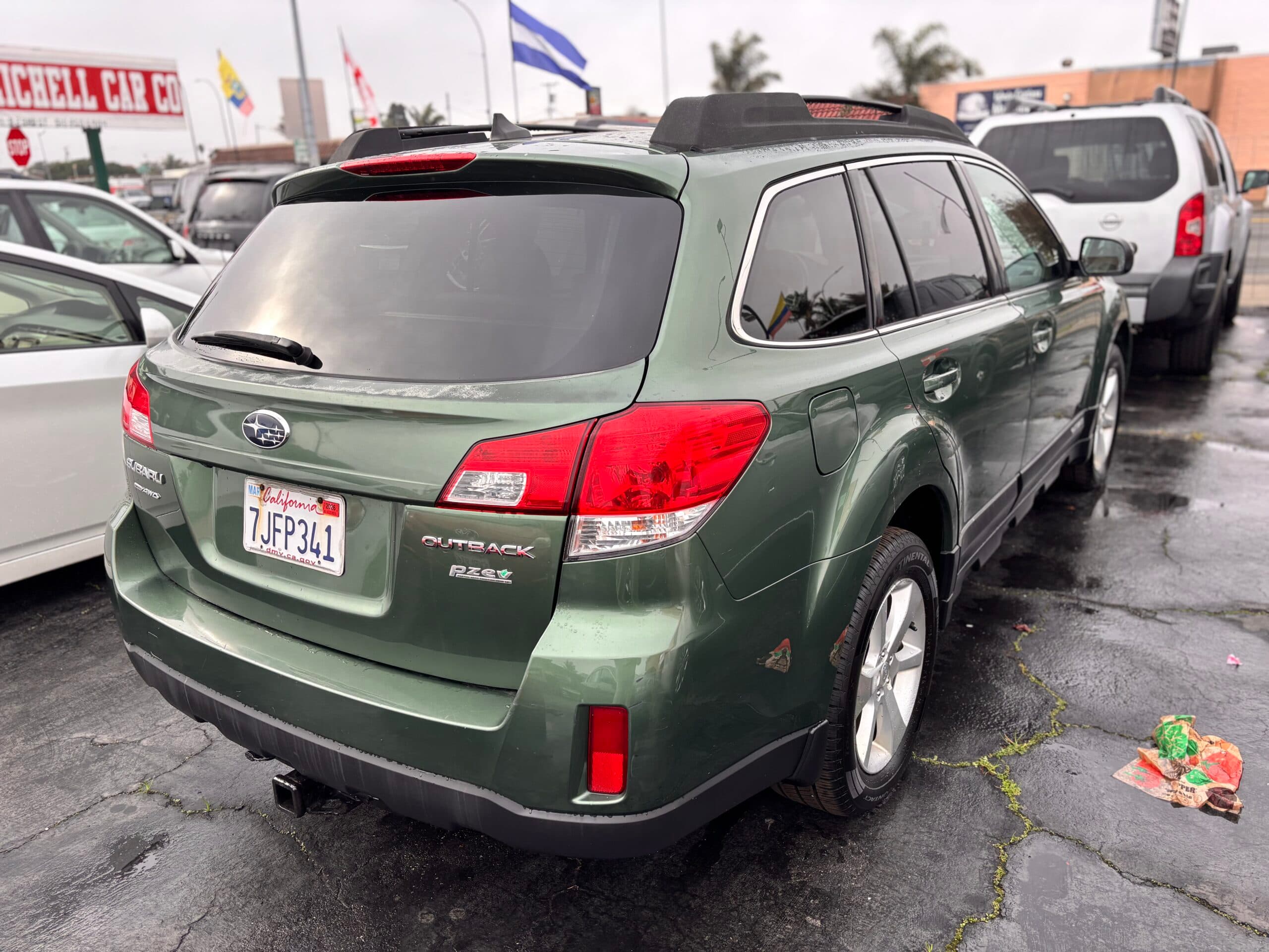 2013 Subaru Outback LIMITED thumbnail 4