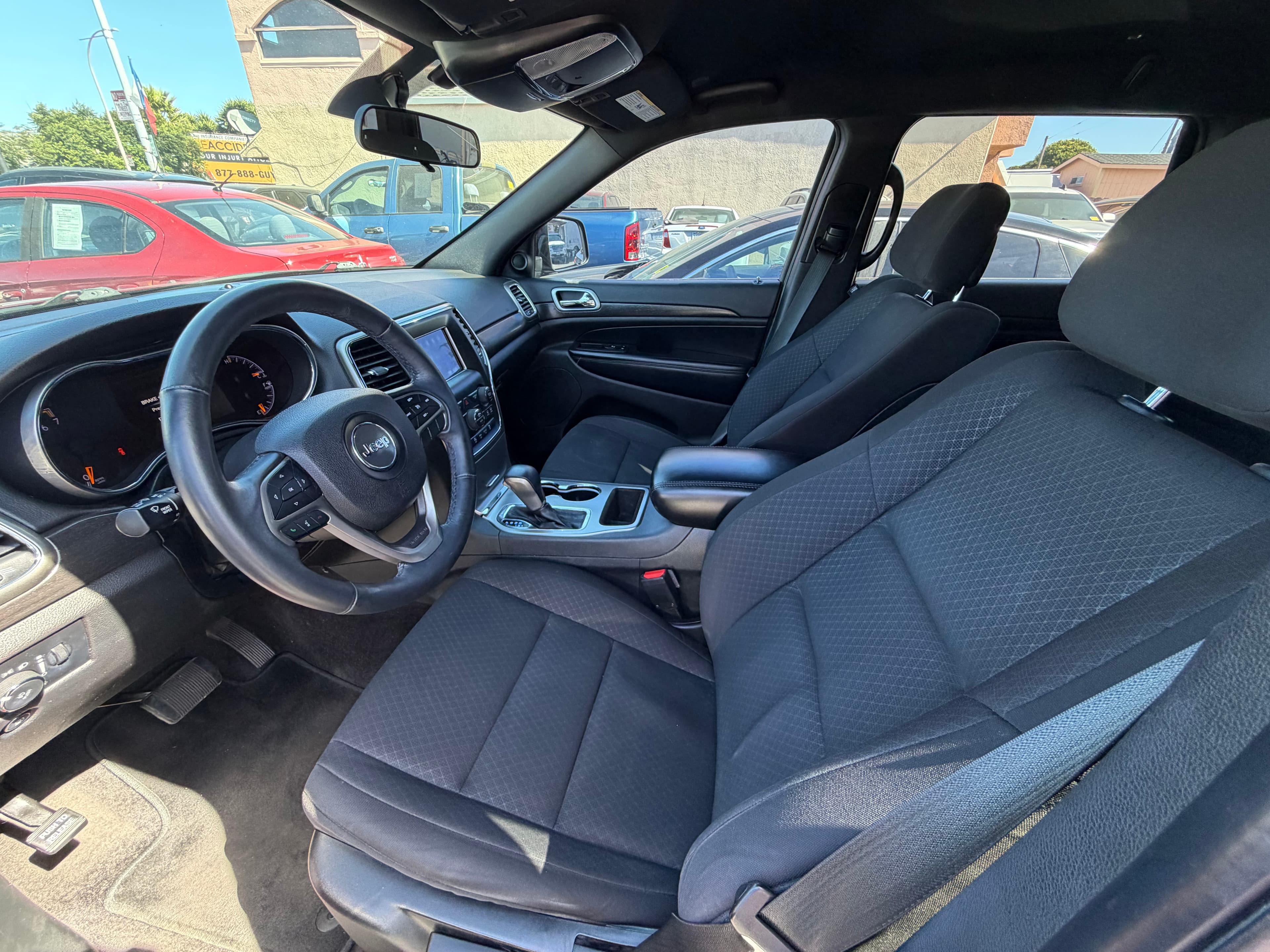 2018 Jeep GRAND CHEROKEE LAREDO thumbnail 5