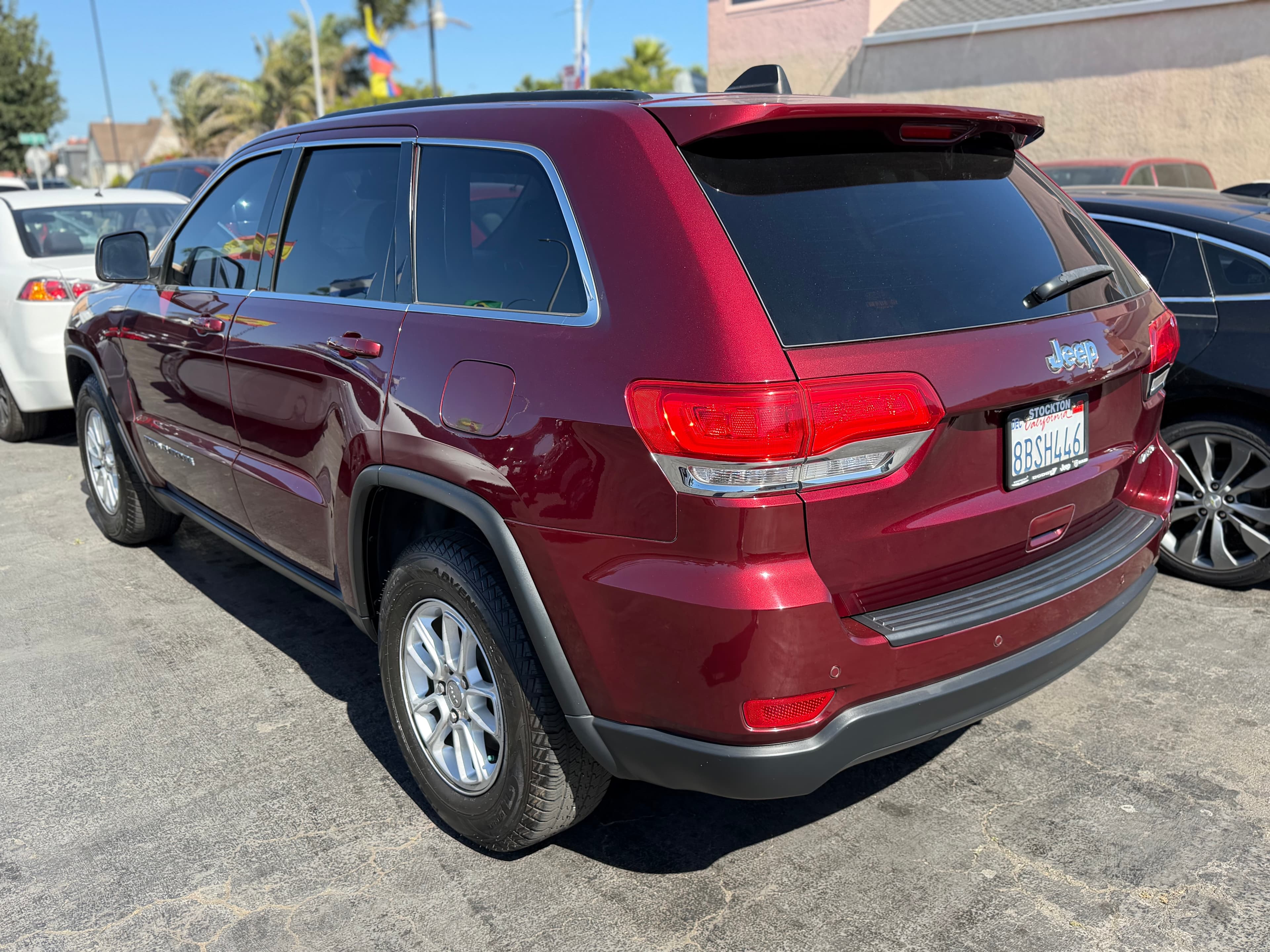2018 Jeep GRAND CHEROKEE LAREDO thumbnail 3